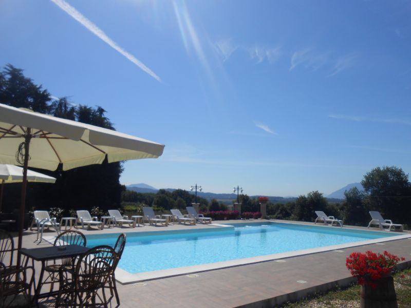 https://www.agriturismogrottabiscia.it/immagini_pagine/1941/piscina-3347-600.jpg